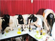 Bóng đá anh, ngoại hạng anh, lịch thi đấu euro 2012, Nhảy thoát y trong phòng karaoke